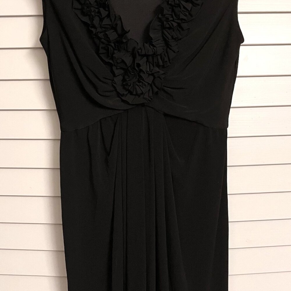 Little Black dress with Some Spunk! Maggy London size 4